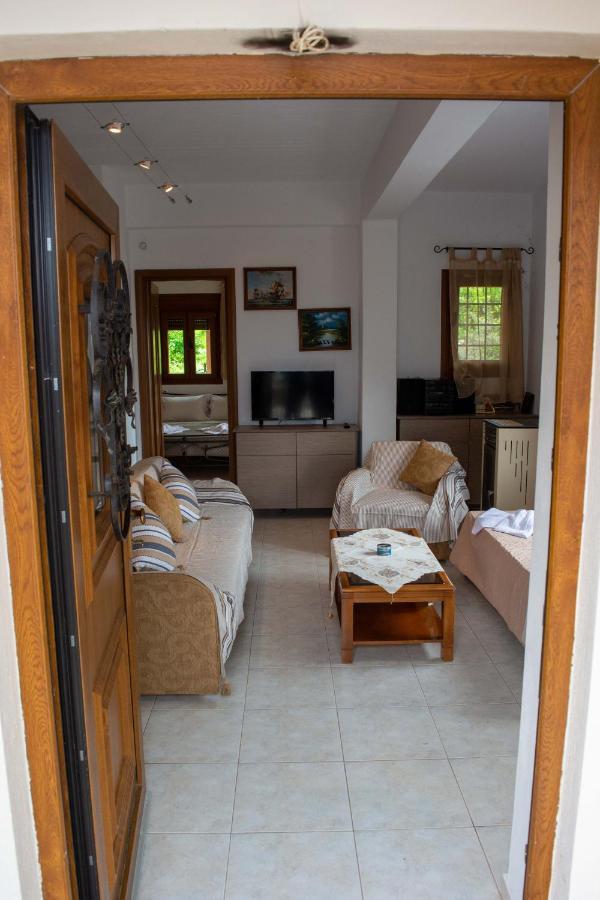 Efi'S Guest House Áyios Dhimítrios Eksteriør bilde