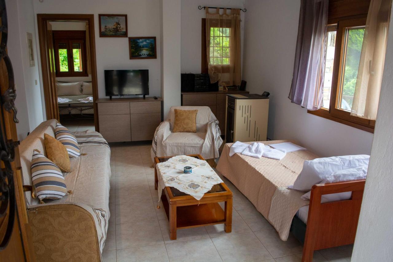 Efi'S Guest House Áyios Dhimítrios Eksteriør bilde